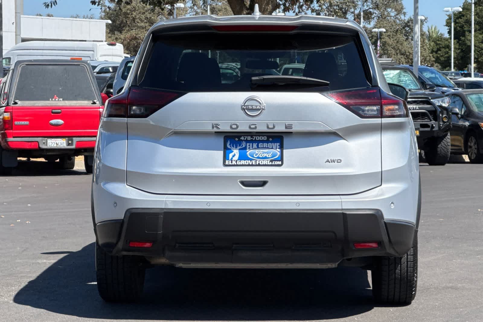 Used 2025 Nissan Rogue SV AWD/4WD image 7