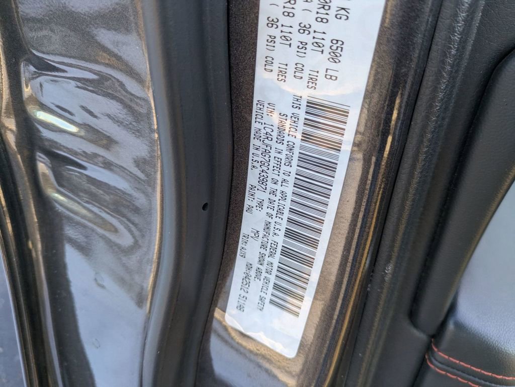 Used 2016 Jeep Grand Cherokee Laredo 75th Anniversary image 16