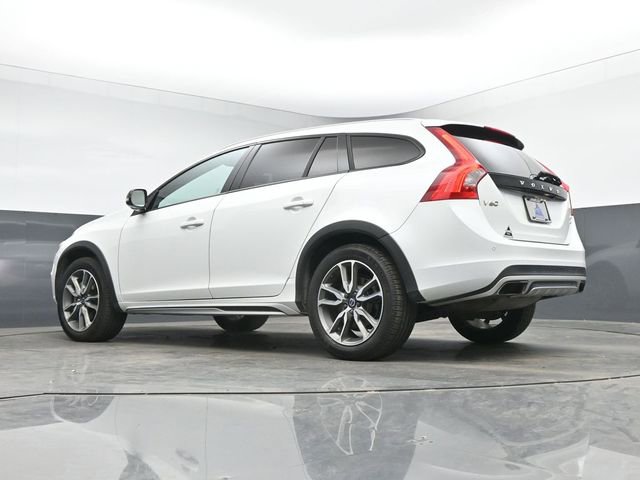 Used 2017 Volvo V60 T5 Cross Country Platinum AWD/4WD image 15