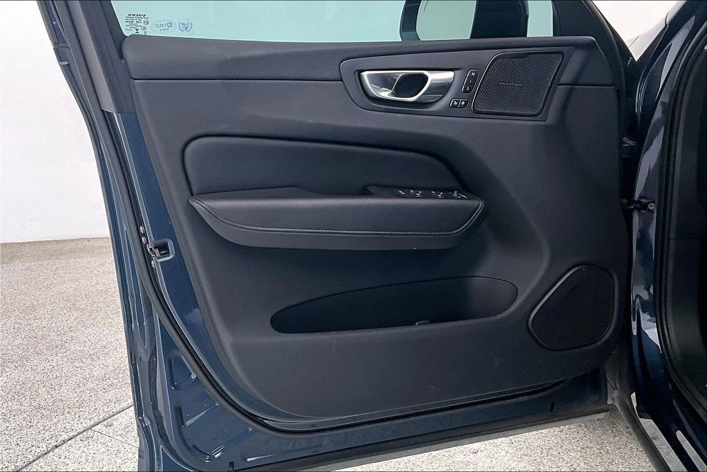 Used 2023 Volvo XC60 B5 Plus w/ Protection Package Premier image 21