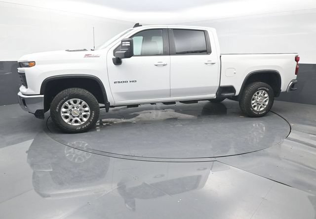 Used 2024 Chevrolet Silverado 2500 LT AWD/4WD image 2