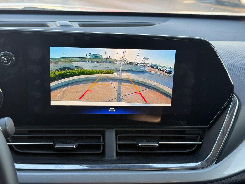 Used 2025 Chevrolet Trax LT w/ LT Convenience Package image 24