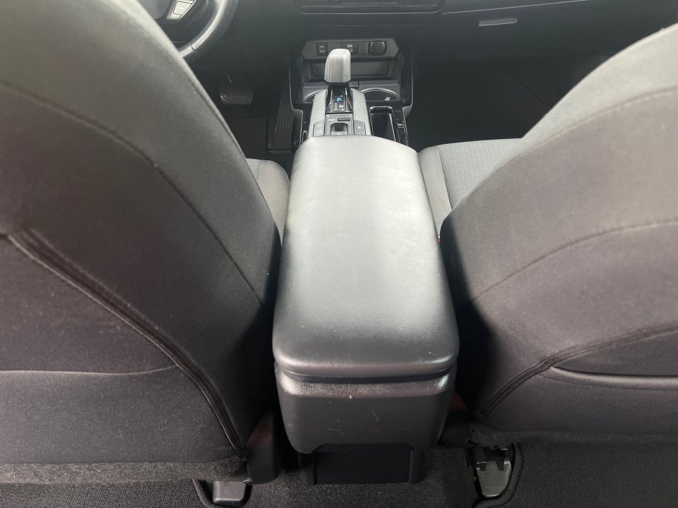 Used 2025 Toyota Prius LE FWD image 33