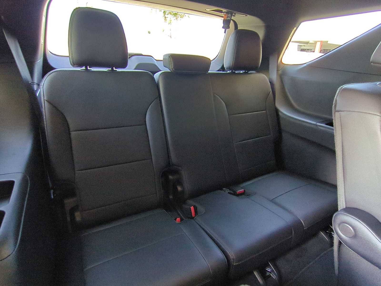 Used 2025 Chevrolet Traverse LT FWD image 26