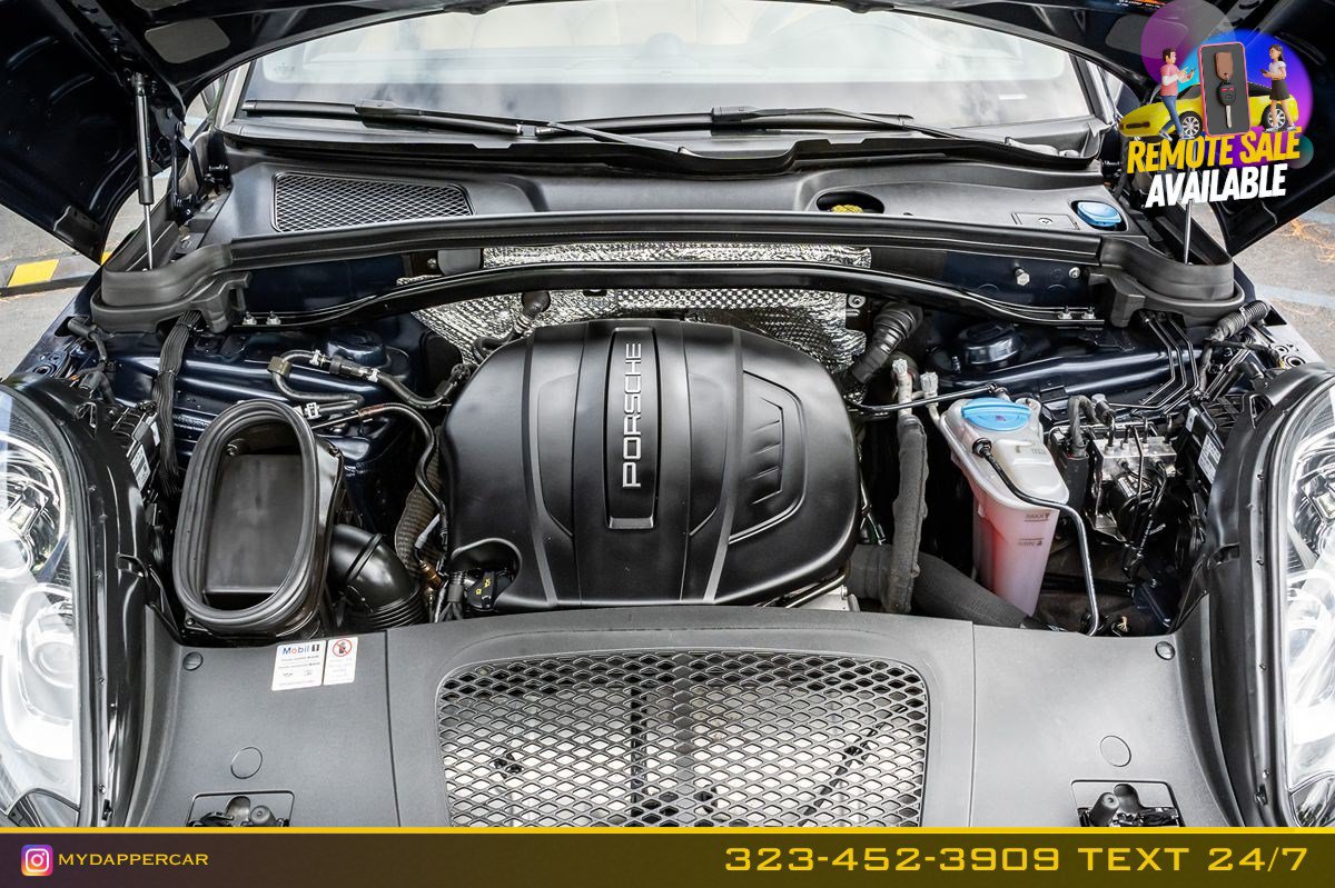 Used 2018 Porsche Macan AWD/4WD image 19
