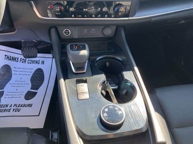 Used 2023 Nissan Rogue SV w/ SV Premium B Package image 15