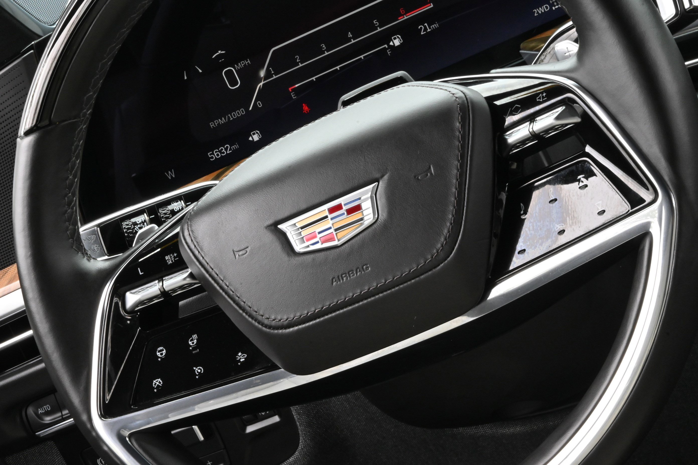 Used 2025 Cadillac Escalade ESV Premium Luxury Platinum AWD/4WD image 30