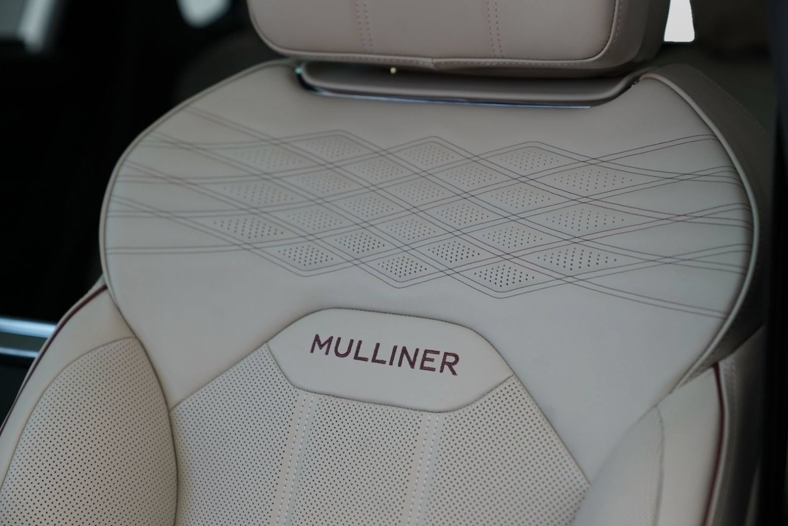New 2026 Bentley Bentayga Extended Wheelbase AWD/4WD image 10
