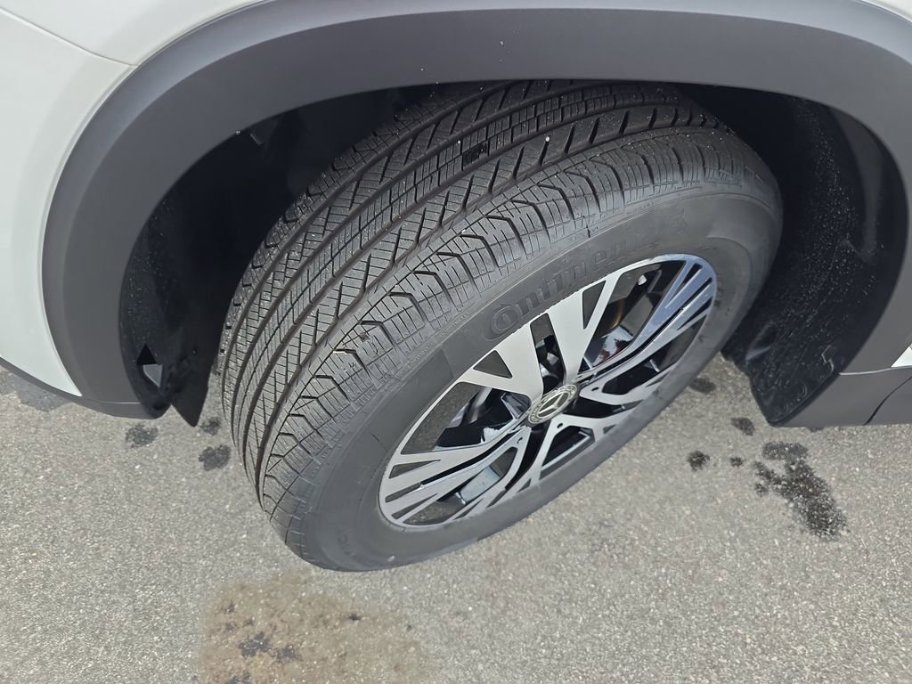 New 2025 Mercedes-Benz GLB 250 image 32