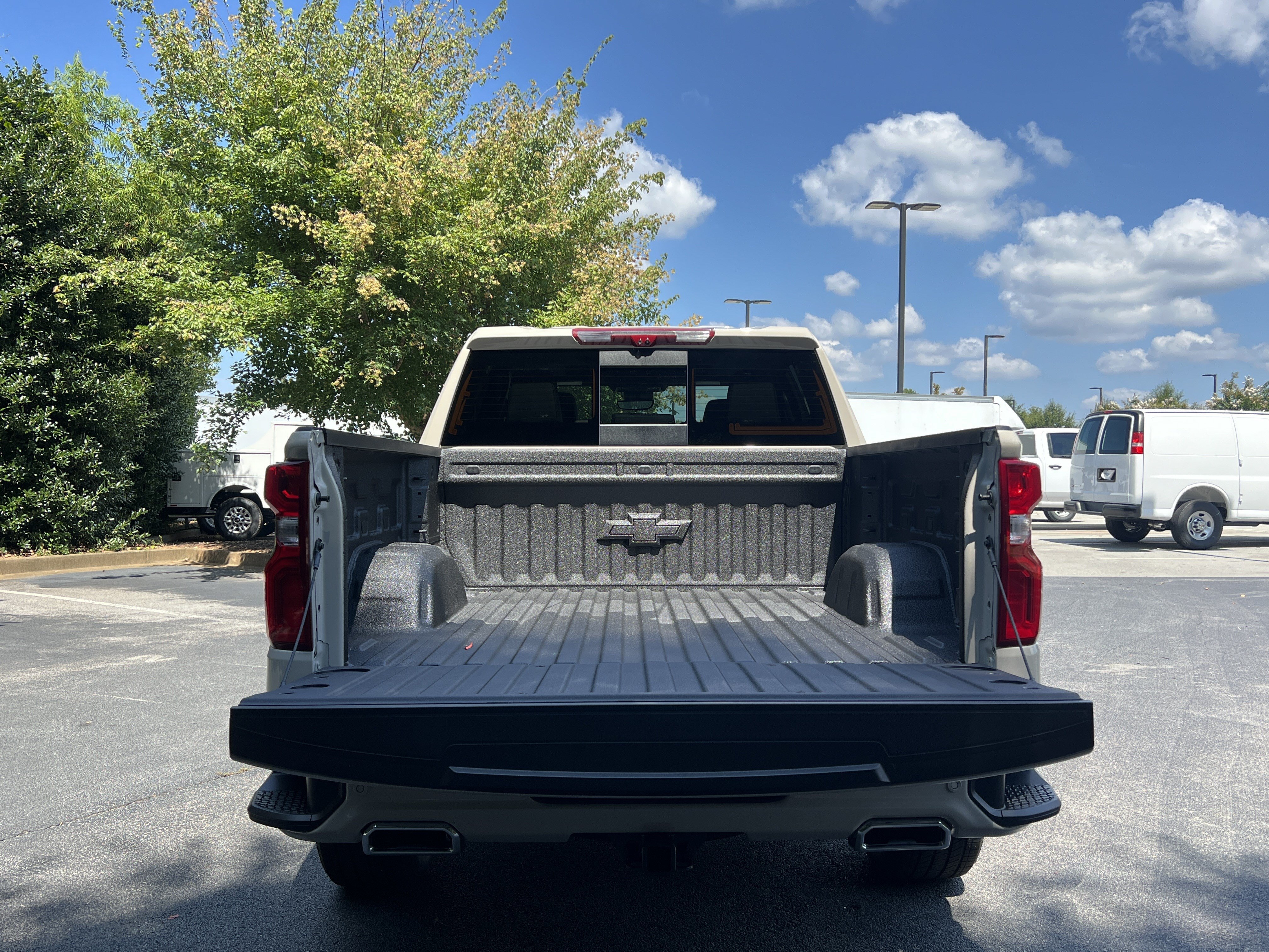 New 2026 Chevrolet Silverado 1500 High Country AWD/4WD image 12