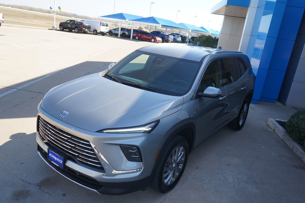 Used 2025 Buick Enclave Preferred AWD/4WD image 13