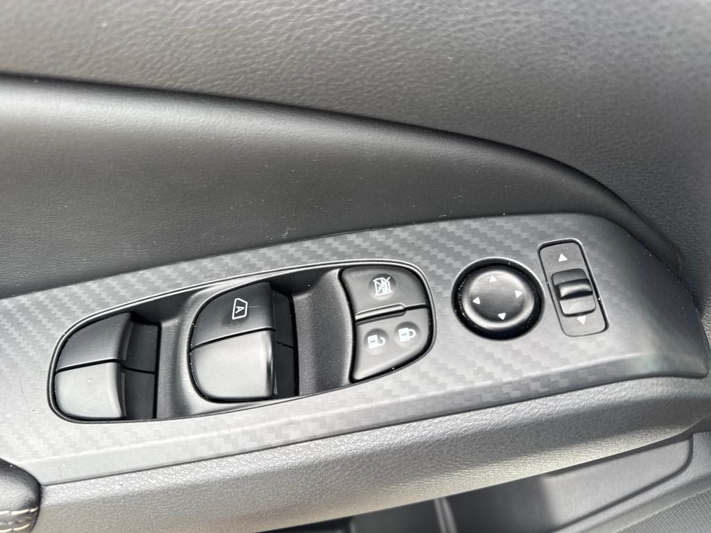 Used 2025 Nissan Altima 2.5 SV FWD image 17