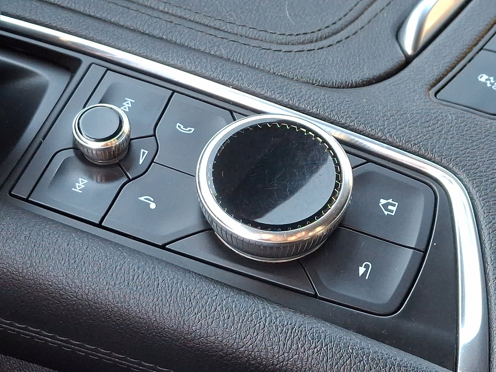 Certified 2022 Cadillac XT5 Luxury image 33