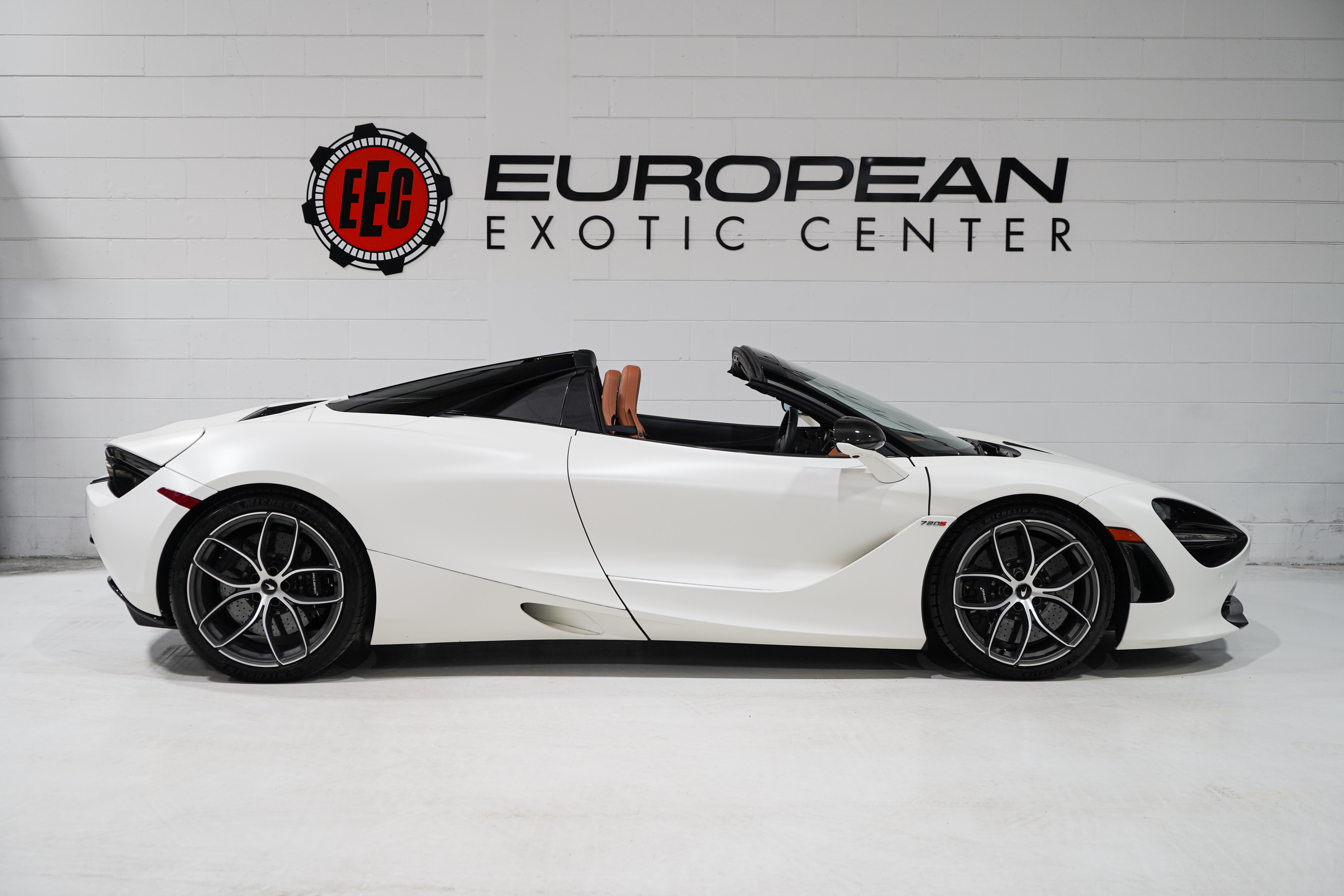 Used 2020 McLaren 720S Spider RWD image 2