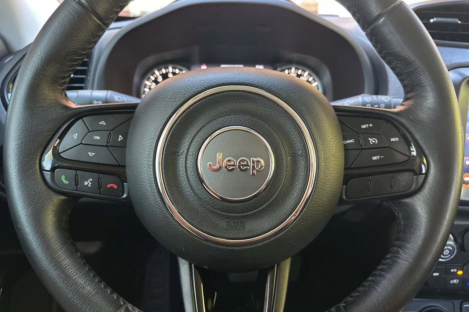 Used 2018 Jeep Renegade Altitude w/ UConnect 8.4 Nav Group AWD/4WD image 24