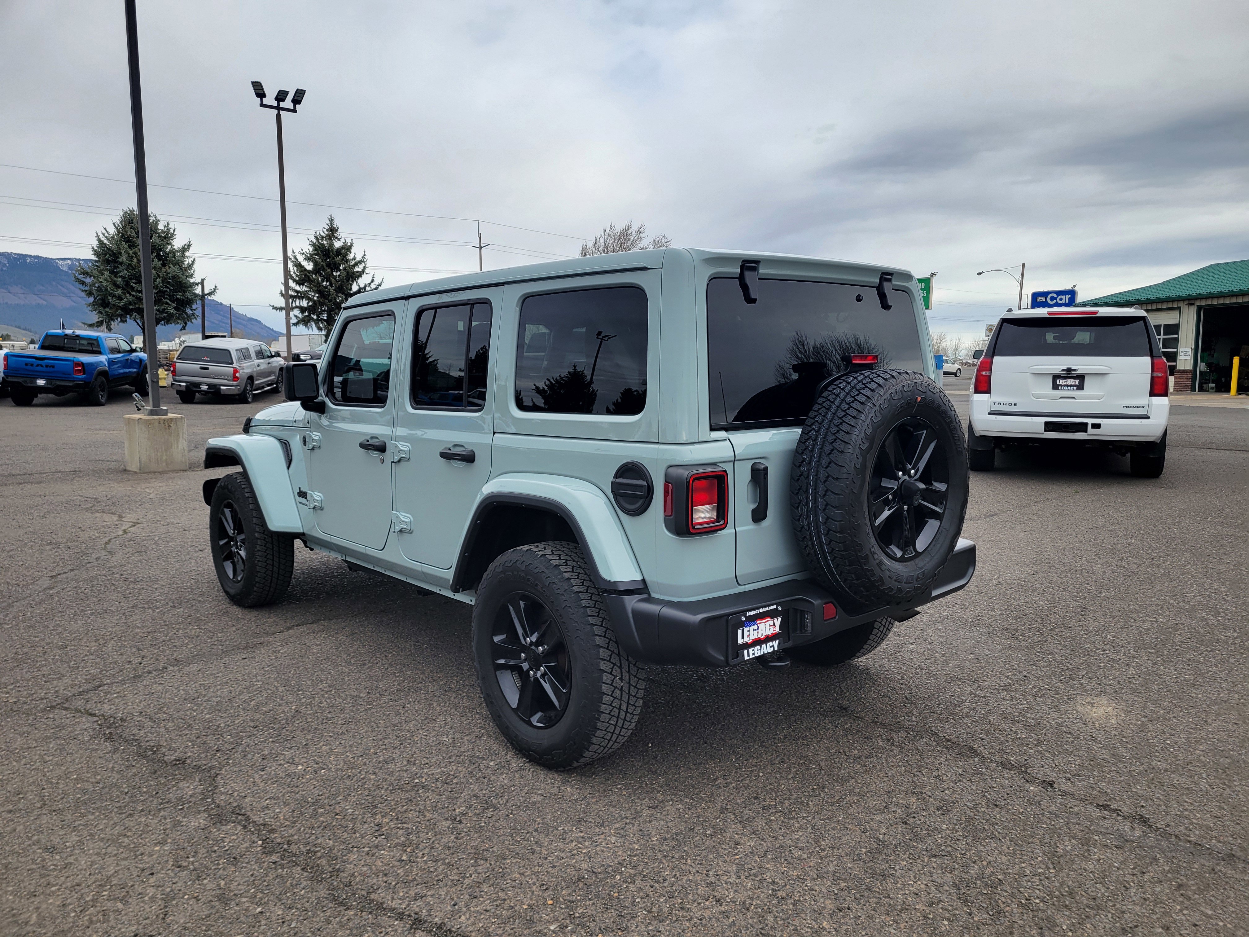 Used 2023 Jeep Wrangler Unlimited Sahara image 11