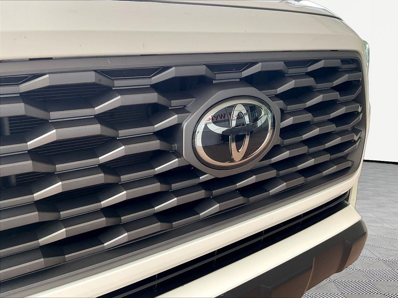 Used 2021 Toyota Tacoma TRD Off-Road w/ TRD Premium Off Road Package AWD/4WD image 31