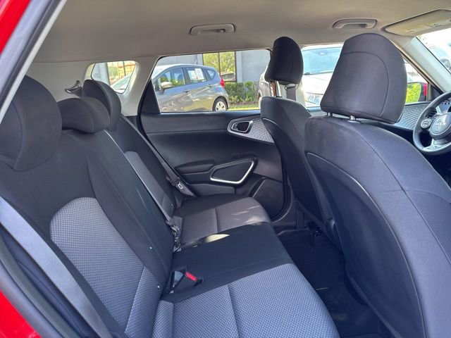 Used 2025 Kia Soul LX w/ LX Technology Package FWD image 16