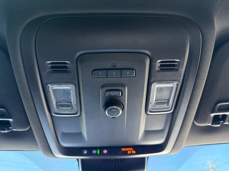 Used 2024 Chevrolet Suburban LT image 15