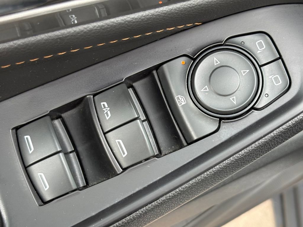 Used 2019 Chevrolet Traverse LT FWD image 19