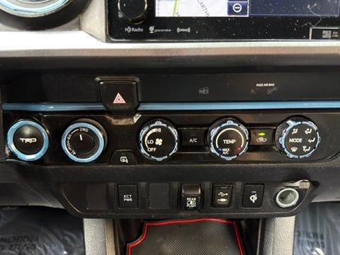 Used 2019 Toyota Tacoma TRD Sport AWD/4WD image 38