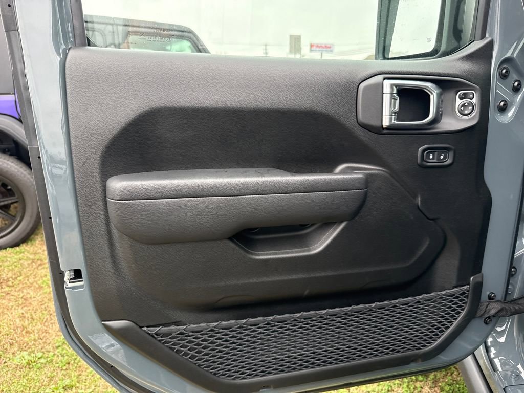 Used 2025 Jeep Wrangler Willys image 13