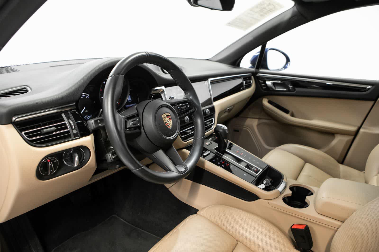 Certified 2024 Porsche Macan AWD/4WD image 4