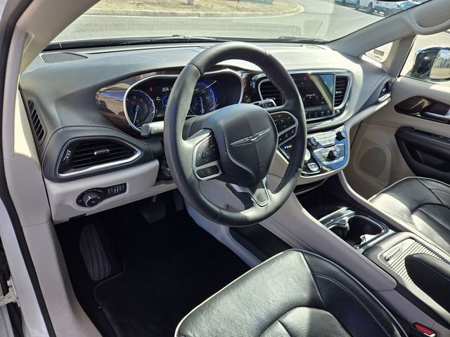 Used 2023 Chrysler Pacifica Limited image 9
