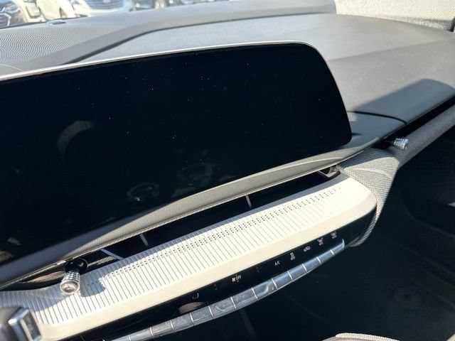 Certified 2025 Cadillac Optiq Luxury 2 w/ LPO, Floor Liner Package AWD/4WD image 7