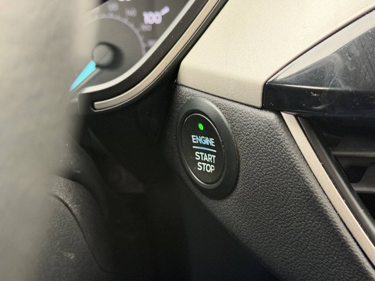 Used 2020 Ford Escape SE AWD/4WD image 24