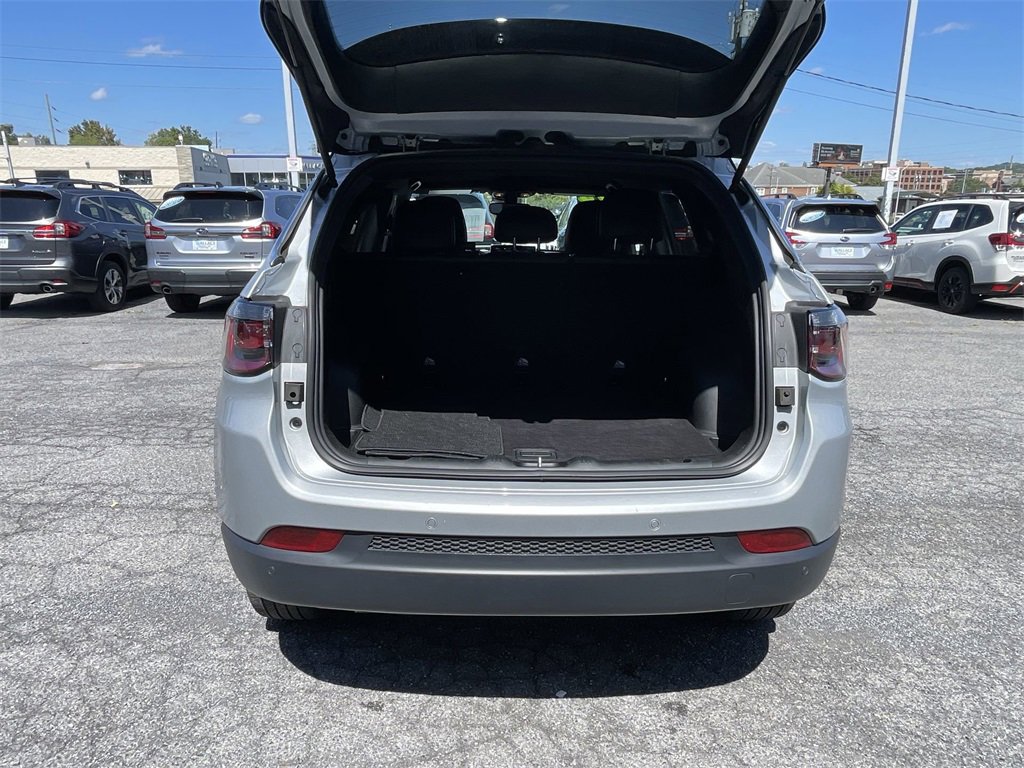 Used 2024 Jeep Compass Limited image 37