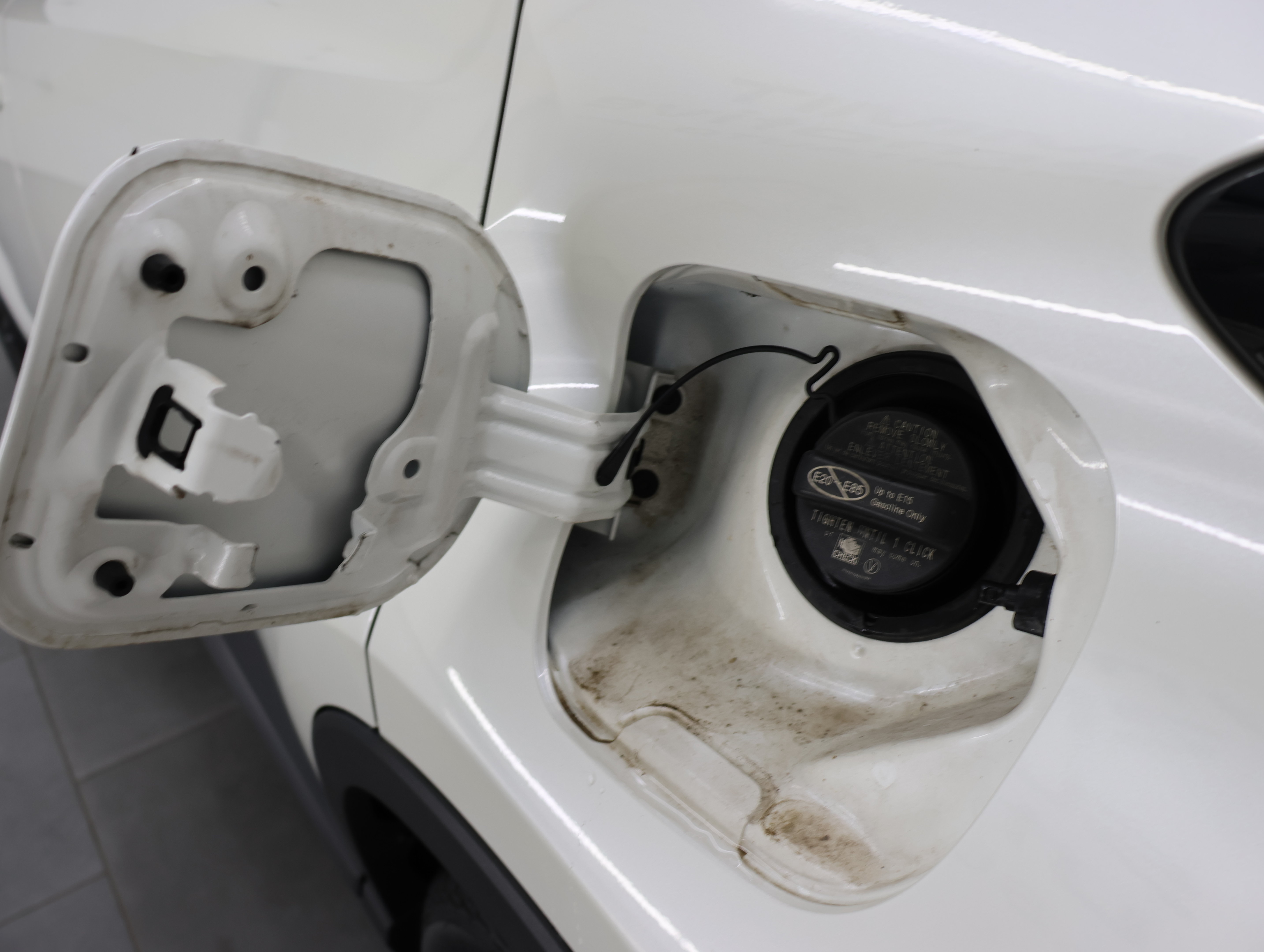 Used 2020 Toyota C-HR XLE FWD image 28