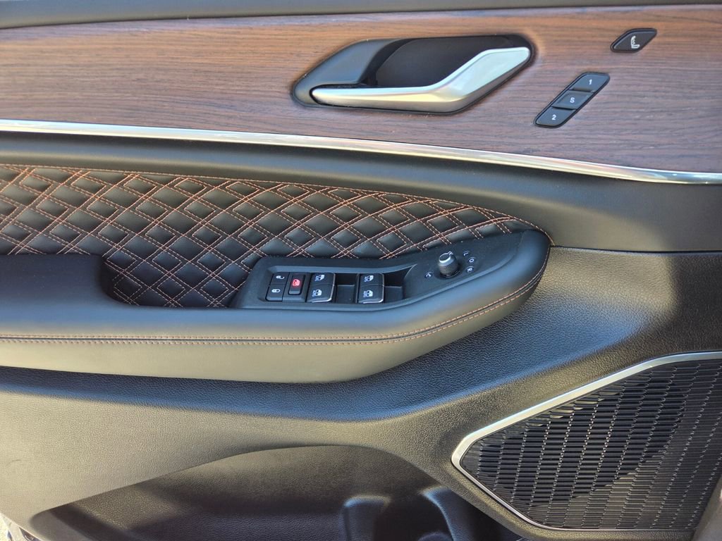 Used 2025 Jeep Grand Cherokee Summit AWD/4WD image 25