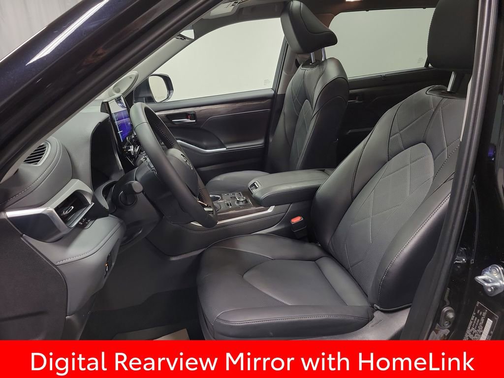 Used 2025 Toyota Highlander Platinum image 13