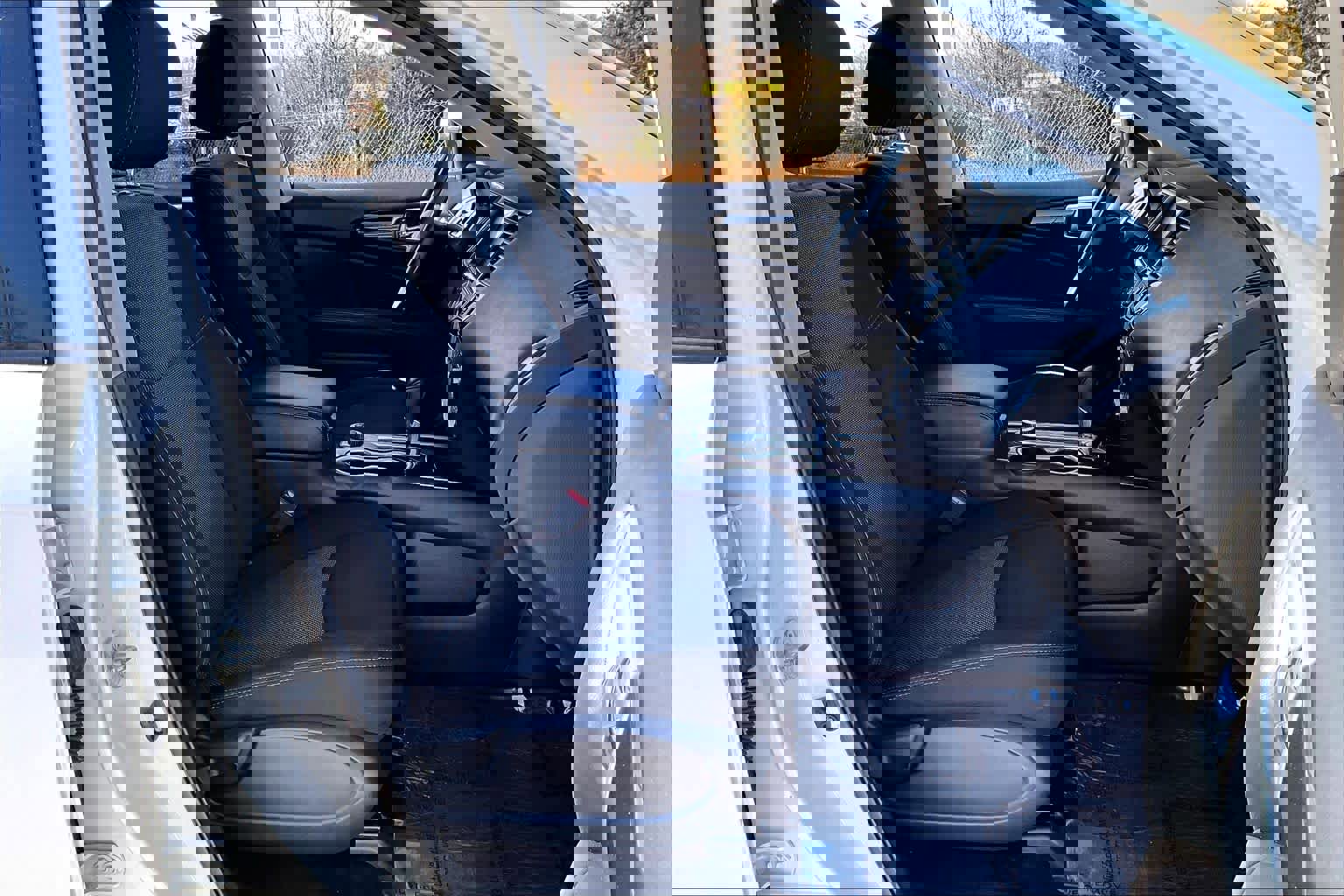 Used 2018 Nissan Pathfinder SV image 8