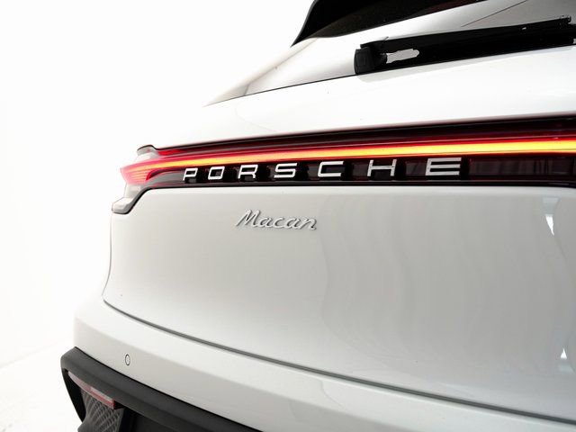 Certified 2025 Porsche Macan image 31
