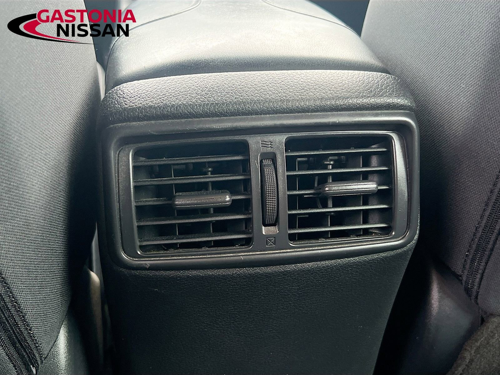 Used 2020 Nissan Rogue S image 30