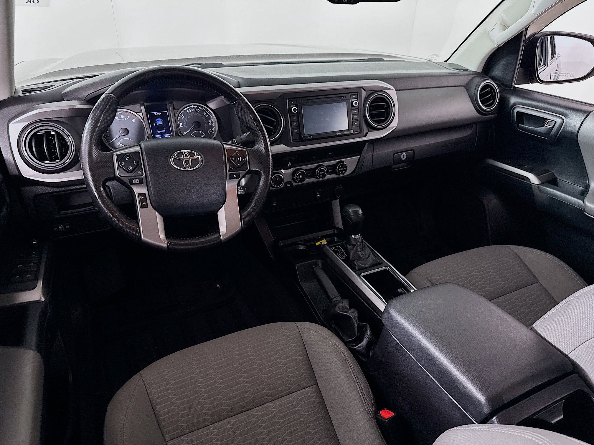 Certified 2016 Toyota Tacoma SR5 w/ SR5 Appearance Package (SN) image 18