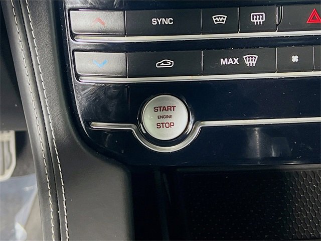 Used 2019 Jaguar F-PACE SVR image 18