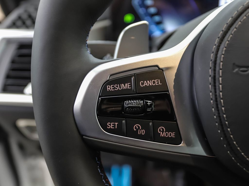 Used 2025 BMW X7 M60i image 12