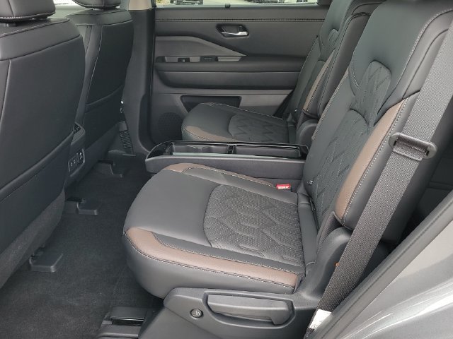 Used 2026 Nissan Pathfinder Platinum AWD/4WD image 10