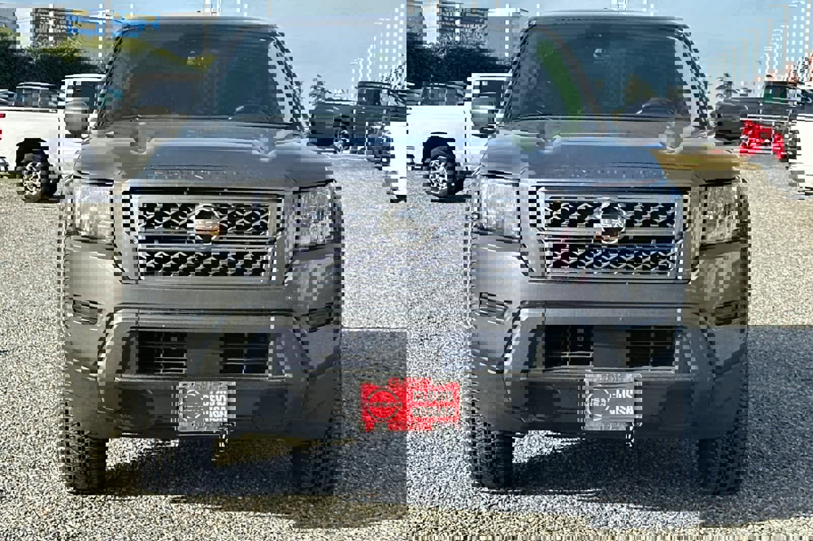 Used 2024 Nissan Frontier SV image 11