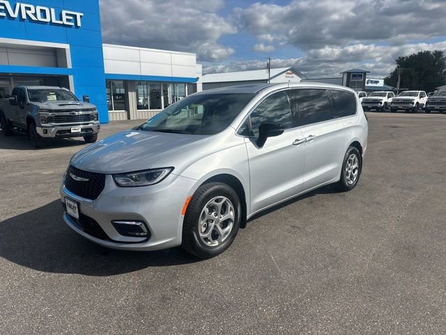 Used 2024 Chrysler Pacifica Limited image 2