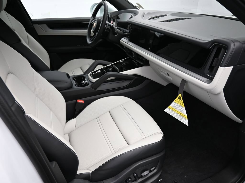 Certified 2025 Porsche Cayenne AWD/4WD image 11