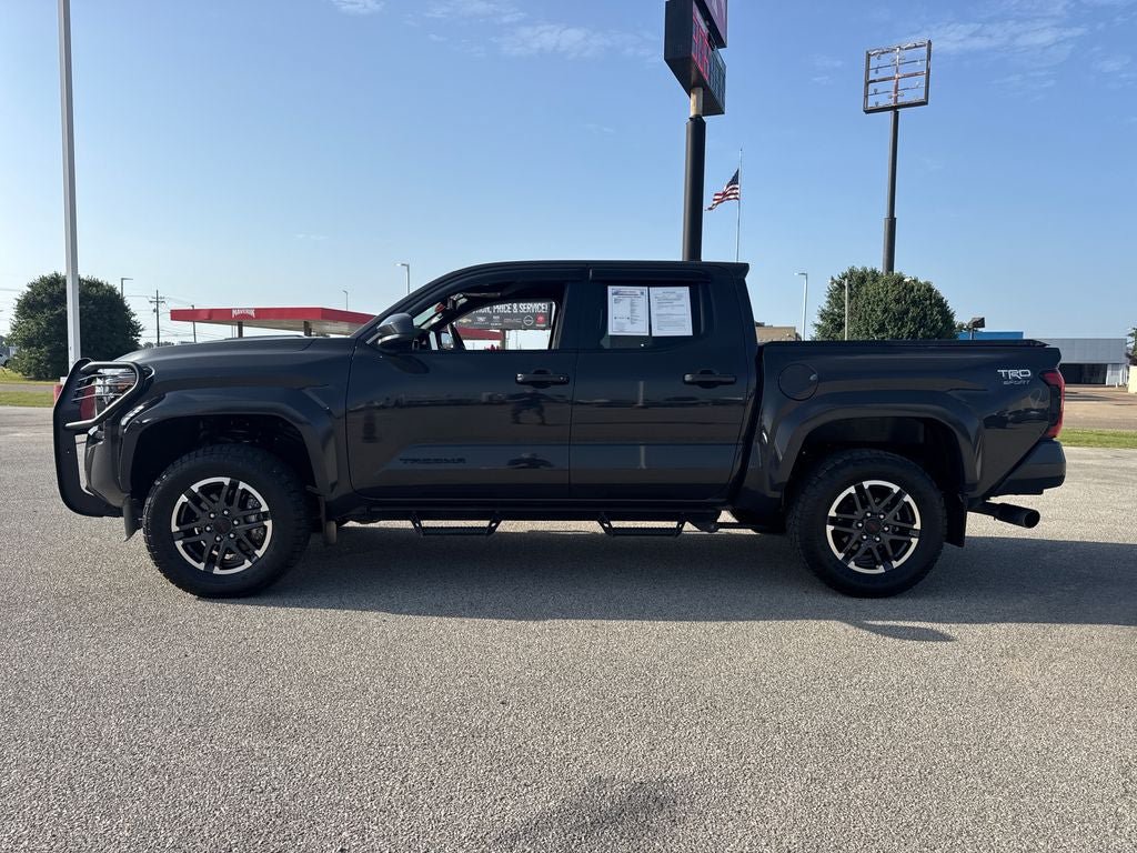 Used 2024 Toyota Tacoma TRD Sport AWD/4WD image 3