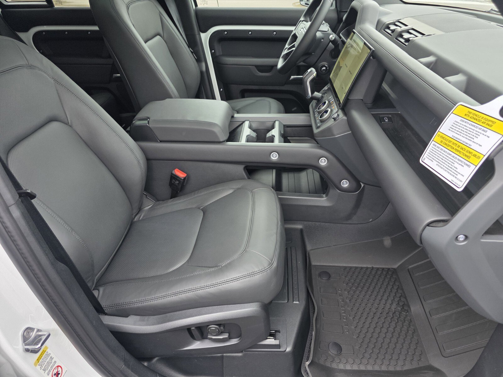 New 2026 Land Rover Defender 110 X-Dynamic SE image 3