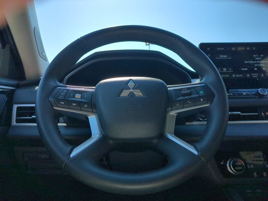 Used 2025 Mitsubishi Outlander SE AWD/4WD image 23