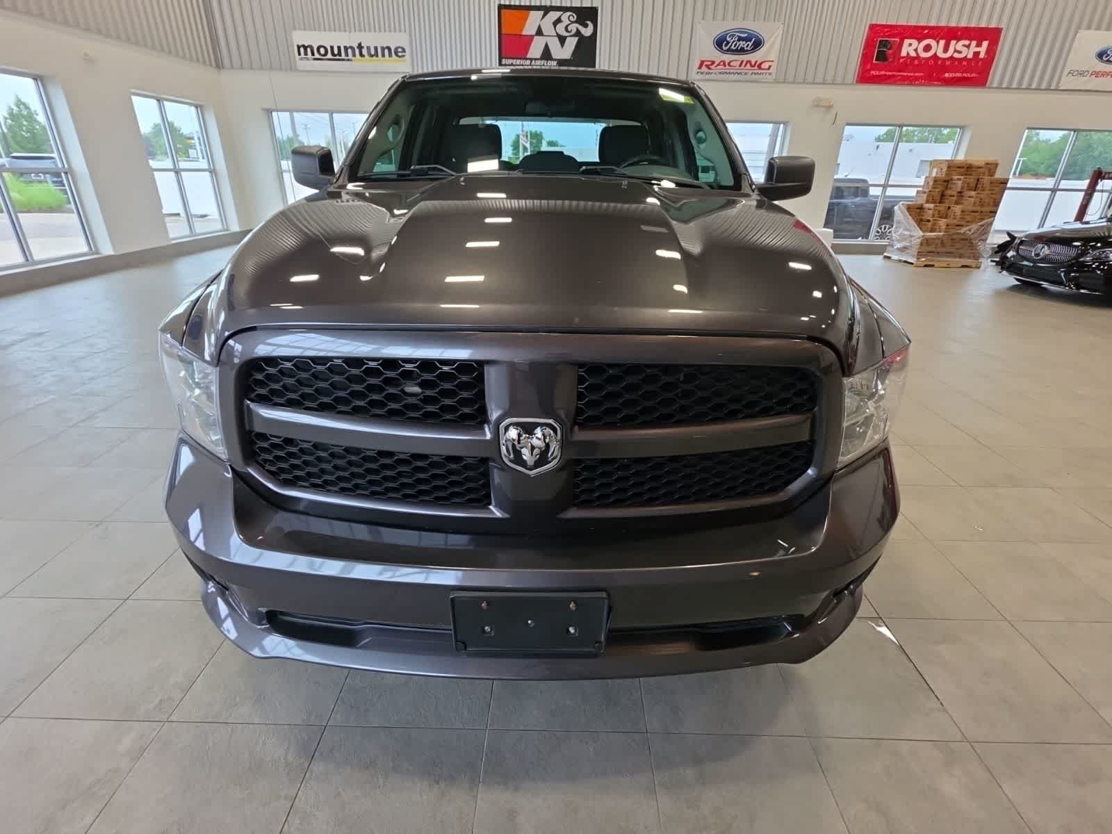 Used 2017 RAM 1500 Express AWD/4WD image 3