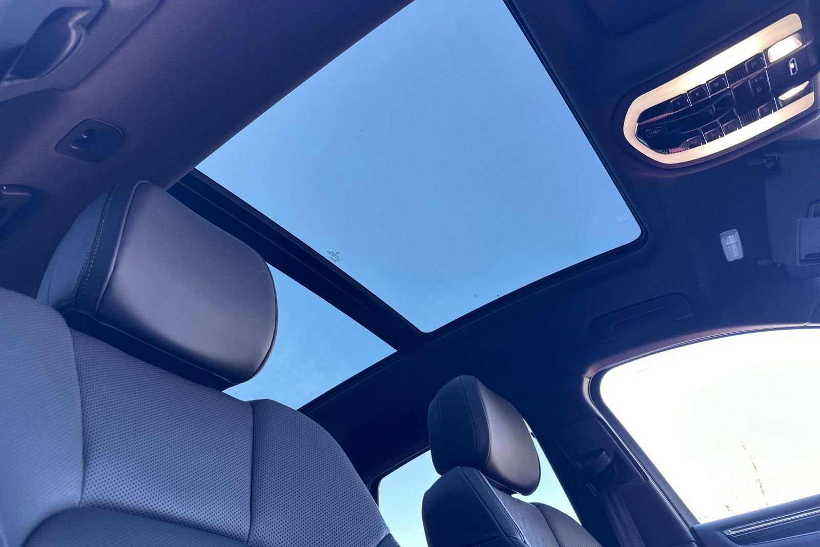 Used 2025 Porsche Macan image 19