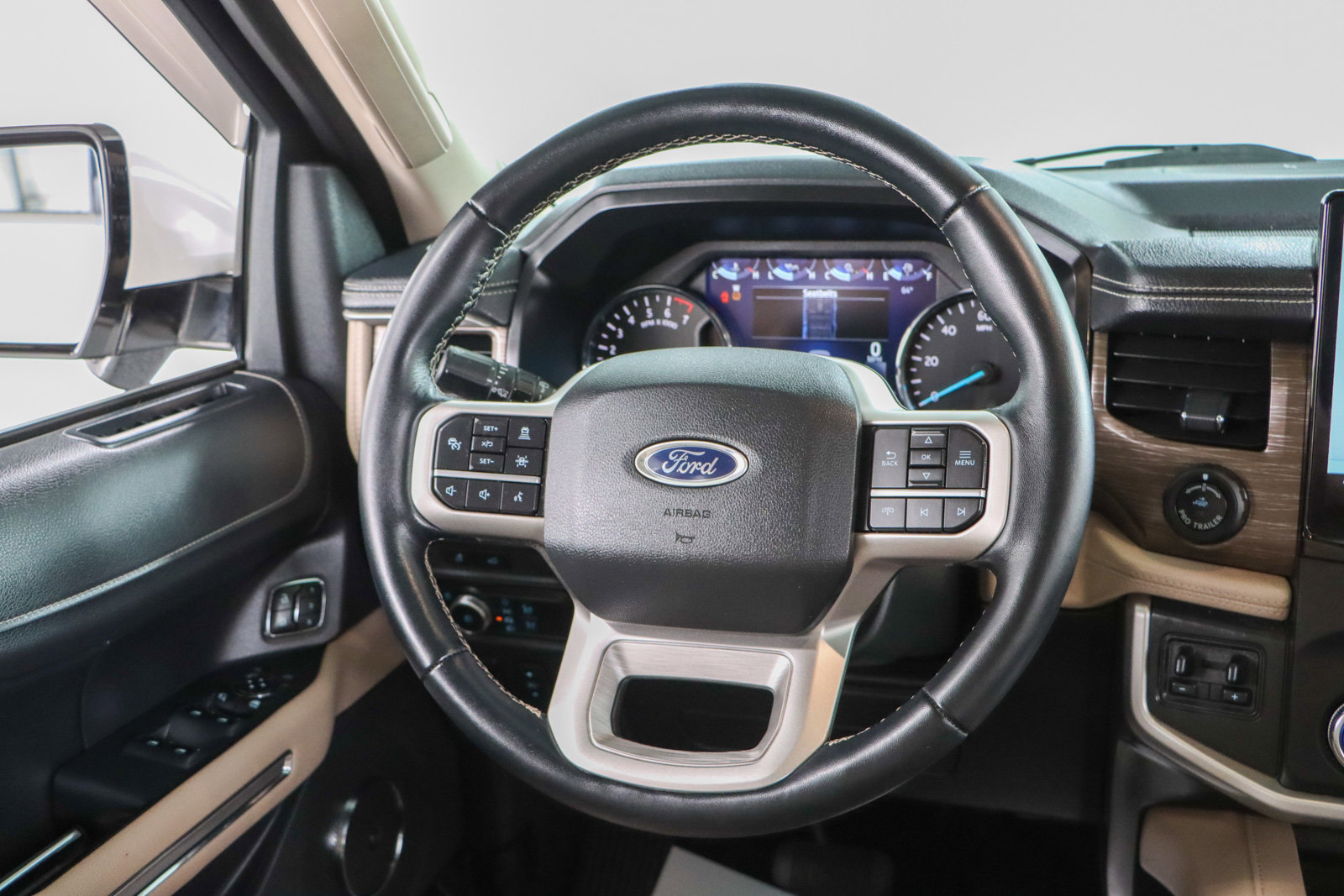 Used 2022 Ford Expedition Limited image 13